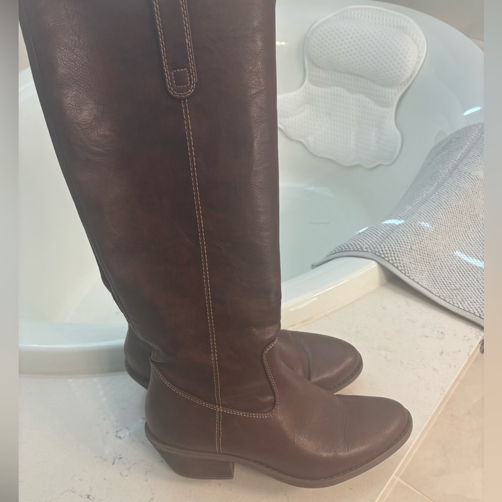EuroSoft Brown Heeled Boots with Classic Design